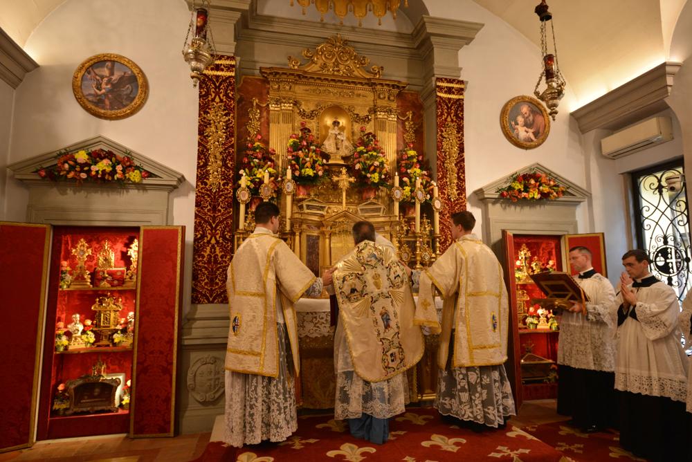Encensement de la croix
